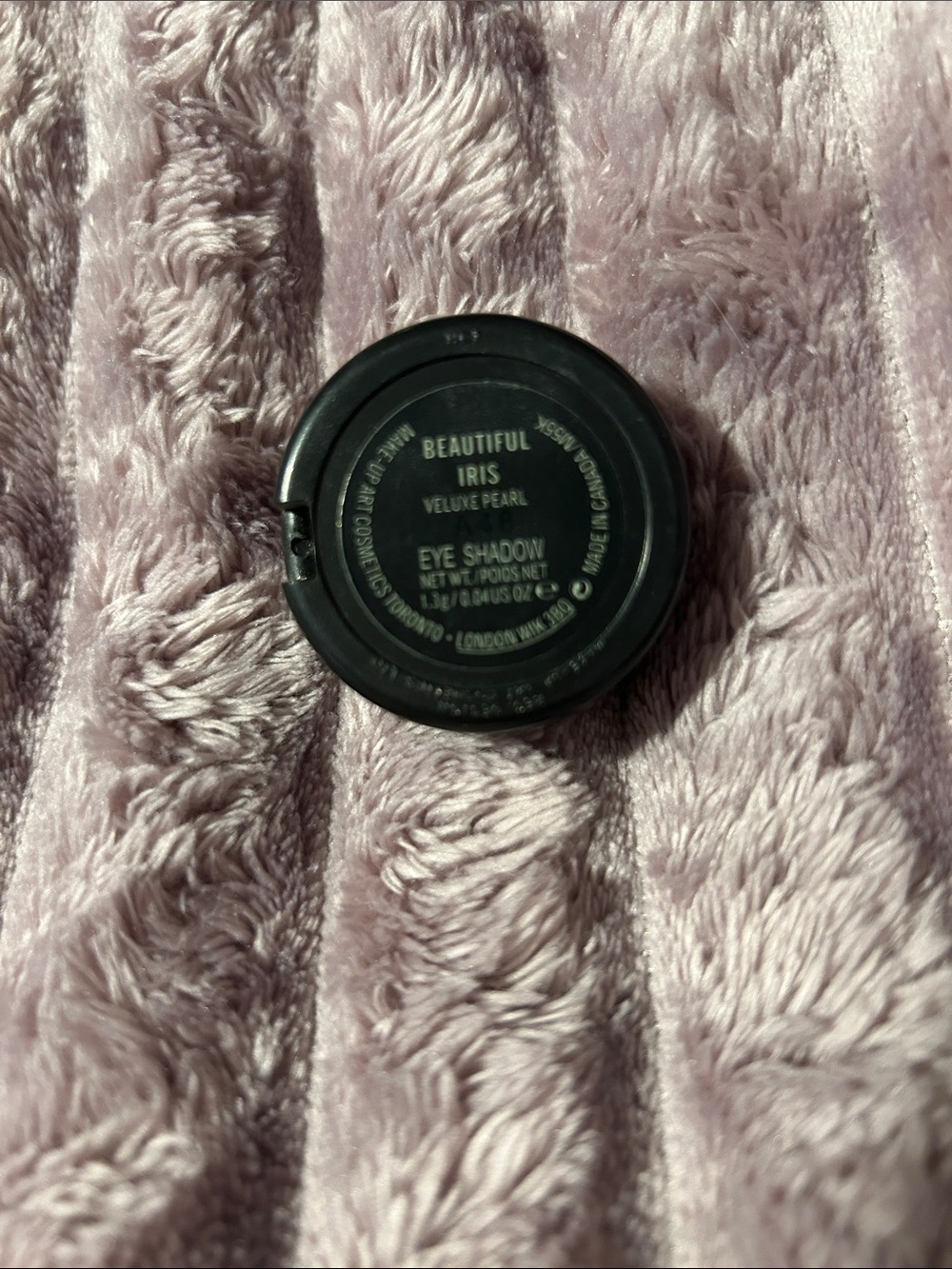 MAC Cosmetics Veluxe Pearl Eyeshadow Single - Beautiful Iris - Picture 14 of 16